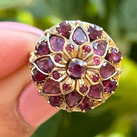 Sold- 18k Yellow Gold Natural Pink Sapphires Ladies Ring - Picture 7 of 17